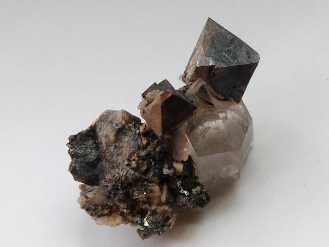 瑶岗仙八面体白钨矿水晶矿物标本晶体晶簇晶洞宝石原石原矿石